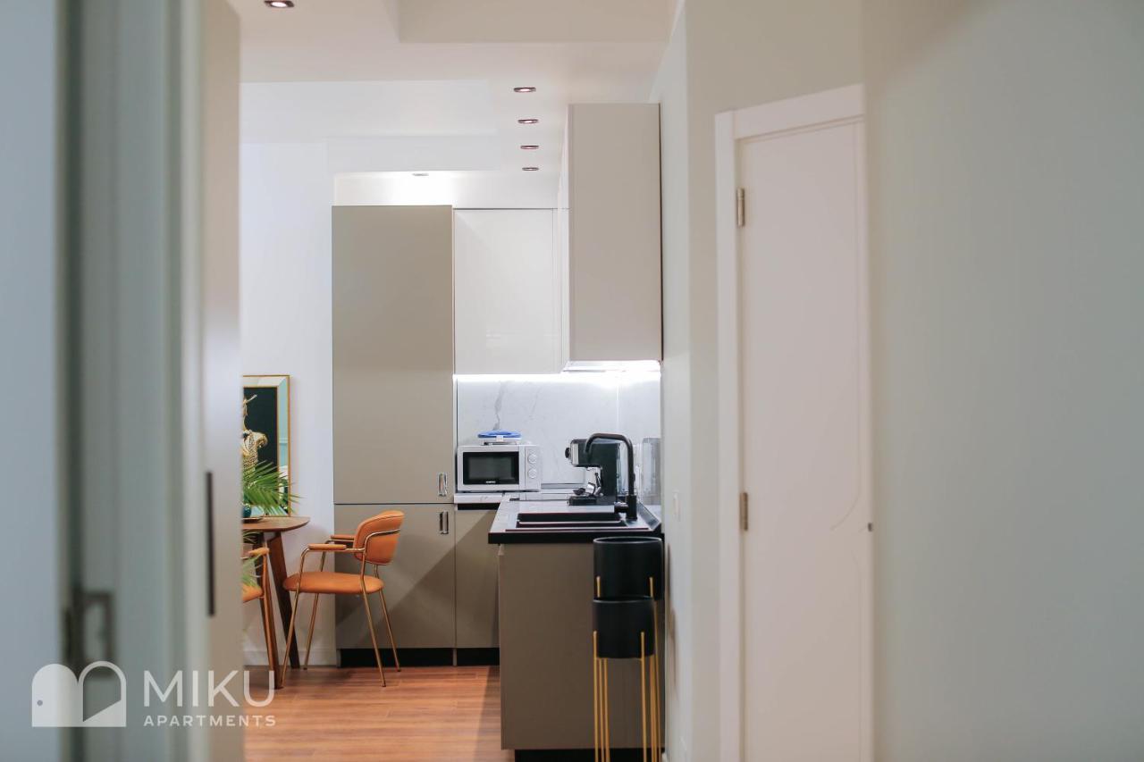 Miku Apartment - Lux 2Bd Apartment At City Center Тирана Екстериор снимка