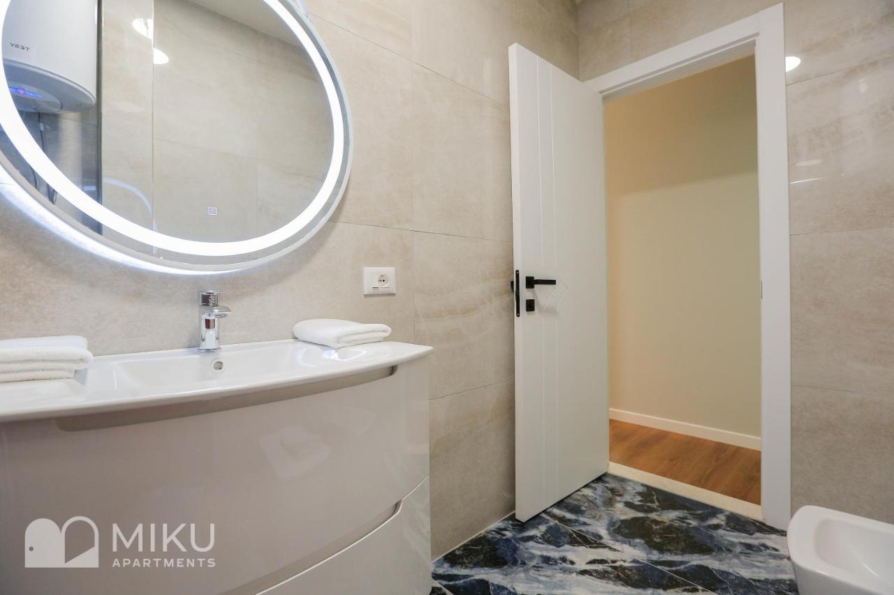 Miku Apartment - Lux 2Bd Apartment At City Center Тирана Екстериор снимка