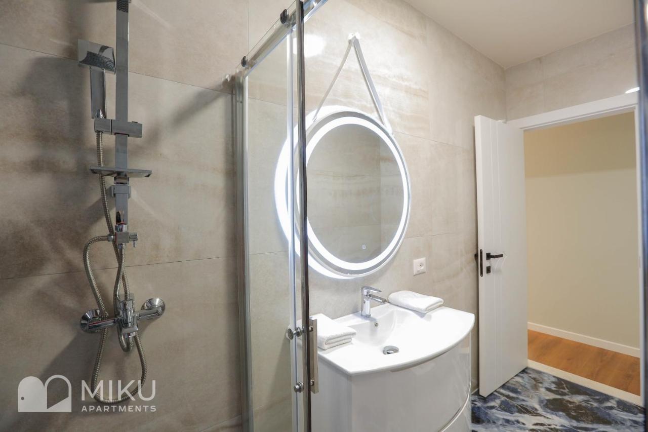 Miku Apartment - Lux 2Bd Apartment At City Center Тирана Екстериор снимка