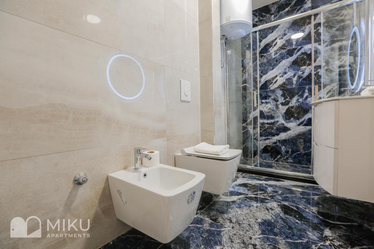 Miku Apartment - Lux 2Bd Apartment At City Center Тирана Екстериор снимка