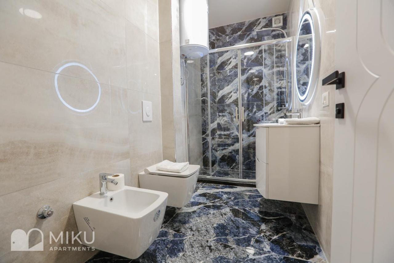 Miku Apartment - Lux 2Bd Apartment At City Center Тирана Екстериор снимка