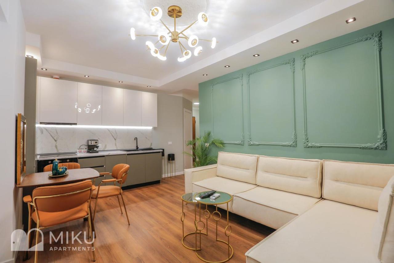 Miku Apartment - Lux 2Bd Apartment At City Center Тирана Екстериор снимка